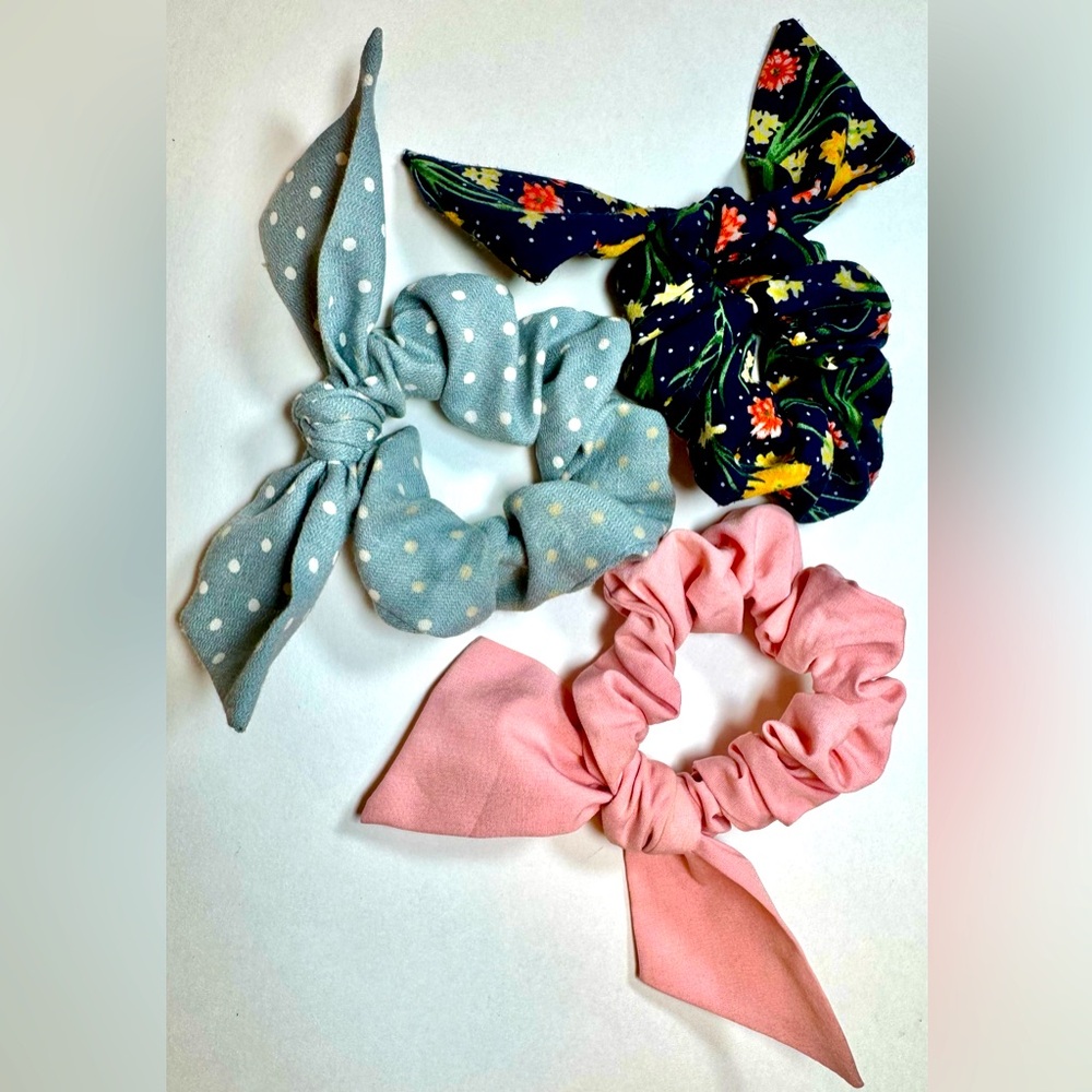 Lot of 3 Bow Scrunchies #1604